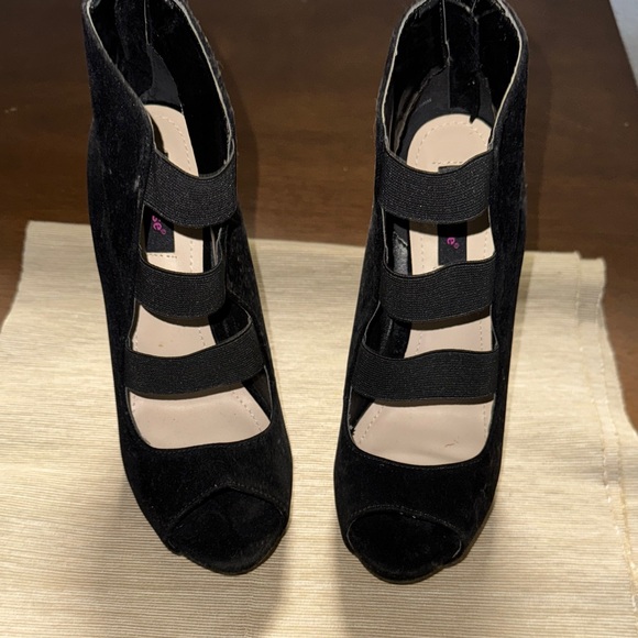 Dollhouse Black Strappy Heels 👠 with zip back platform style - Picture 1 of 4